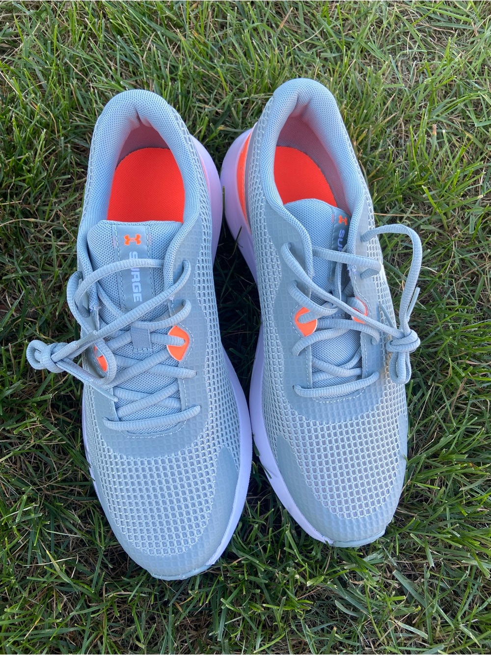 New with tags Under Armour Surge 3 Men’s Size 11 Gray Orange Running Shoes